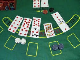 Tampilan aplikasi mobile bukitmpo menampilkan menu utama dengan opsi deposit dan permainan live dealer